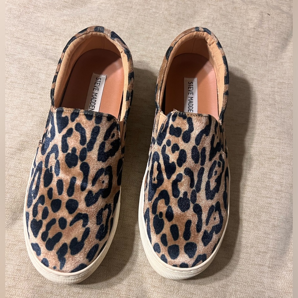 Steve Madden velvet cheetah print slip on shoes